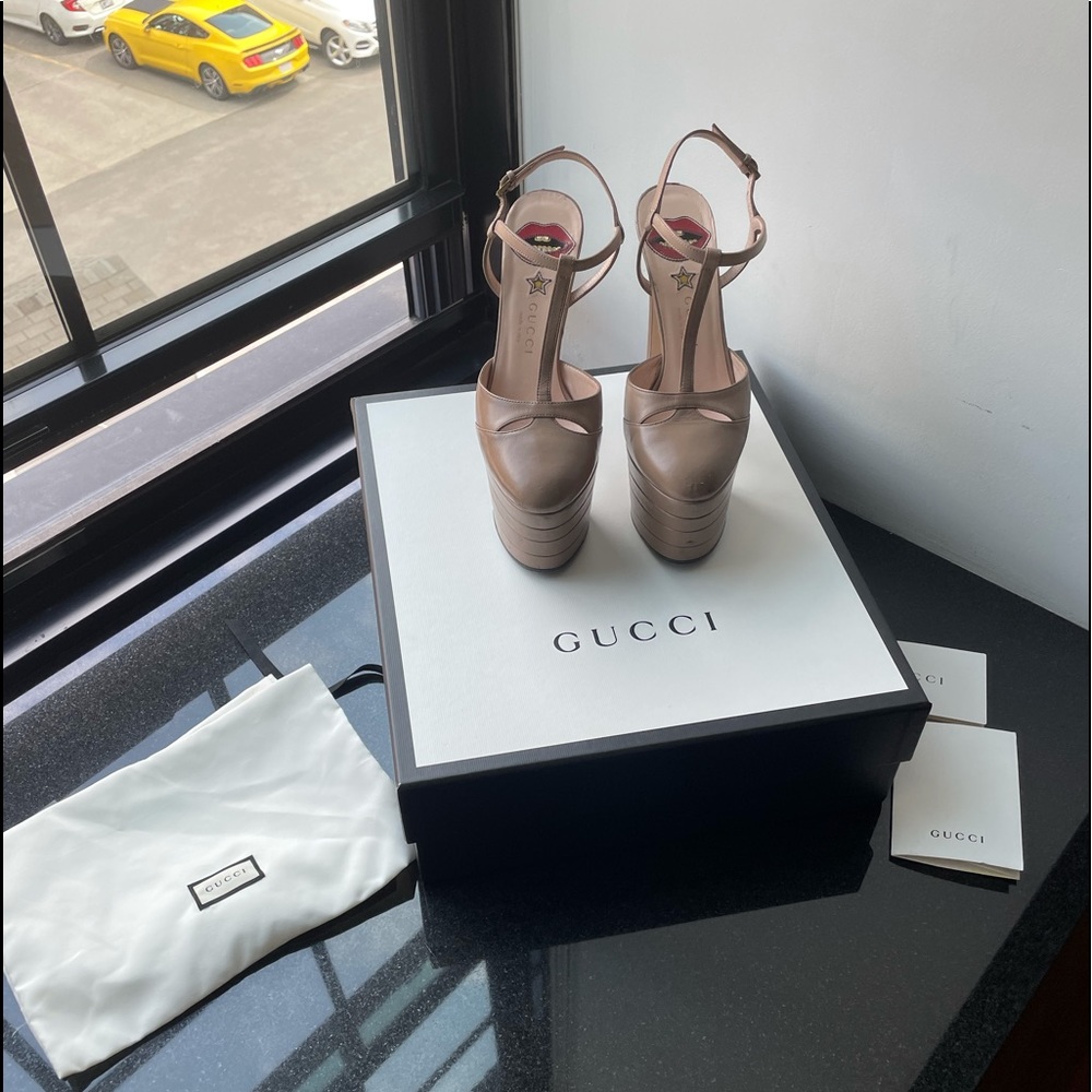 GUCCI heels in nude